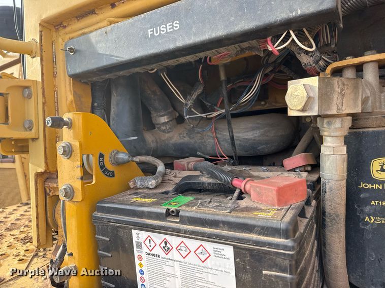 image for item DM5535 1998 John Deere 850C dozer