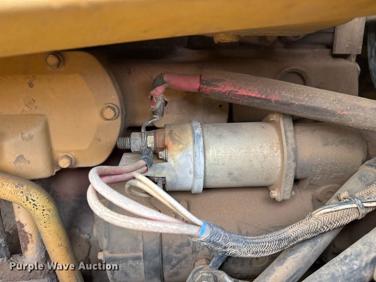 image for item DM5535 1998 John Deere 850C dozer