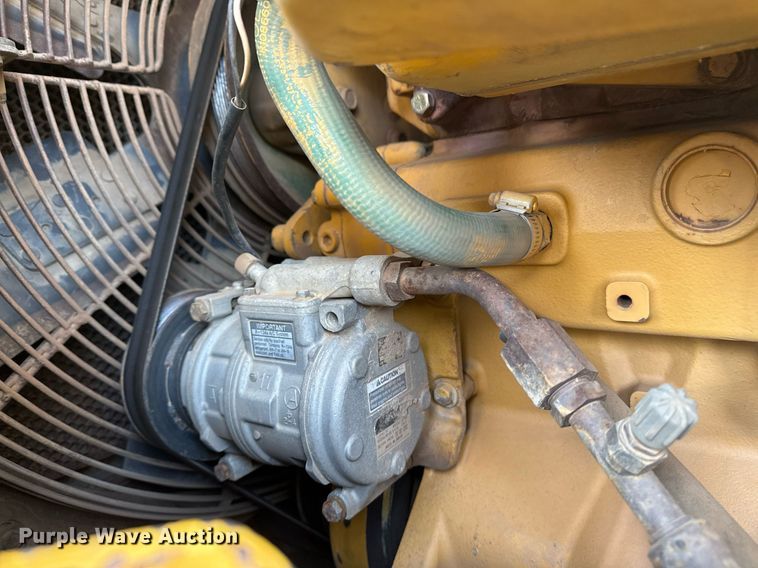 image for item DM5535 1998 John Deere 850C dozer