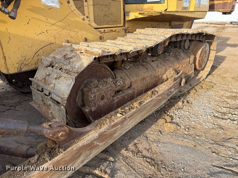 image for item DM5535 1998 John Deere 850C dozer