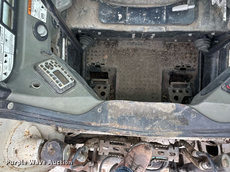 image for item DN0952 2014 Bobcat T750 tracked skid steer loader