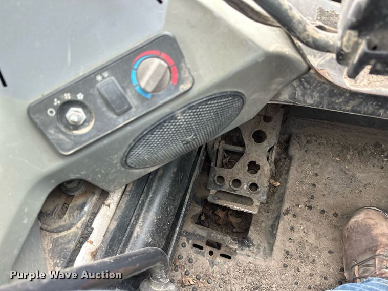 image for item DN0952 2014 Bobcat T750 tracked skid steer loader