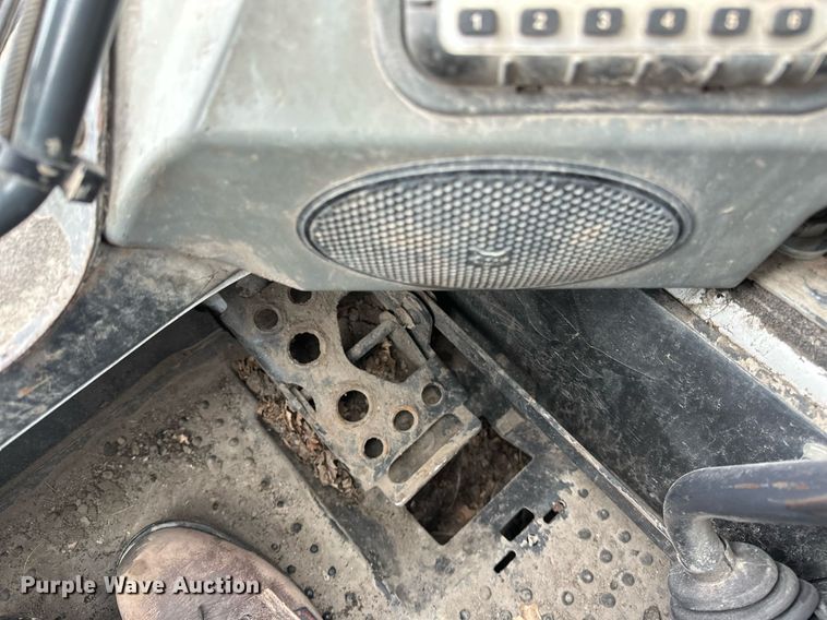 image for item DN0952 2014 Bobcat T750 tracked skid steer loader