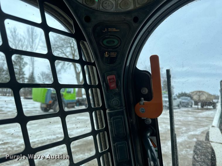 image for item DN0952 2014 Bobcat T750 tracked skid steer loader