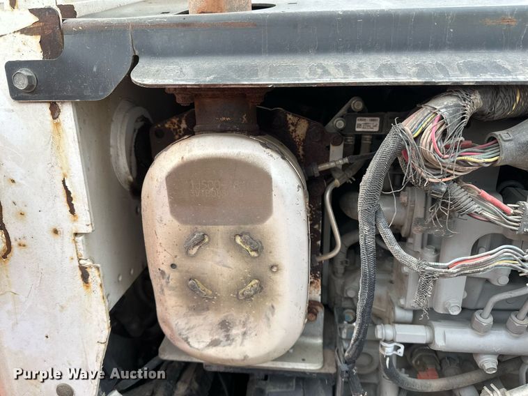 image for item DN0952 2014 Bobcat T750 tracked skid steer loader