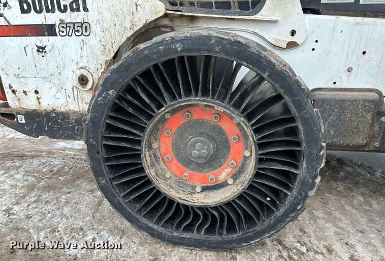 image for item DN0953 2013 Bobcat  S750 skid steer loader