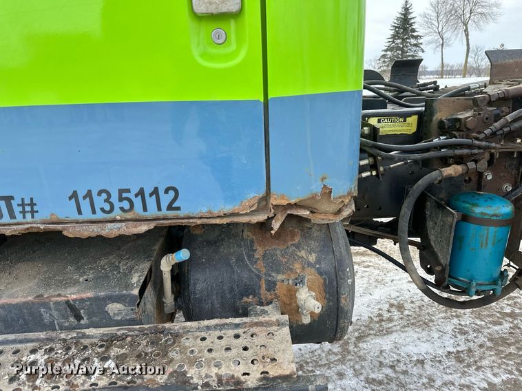 image for item DN0955 1993 International  4900 hook lift truck