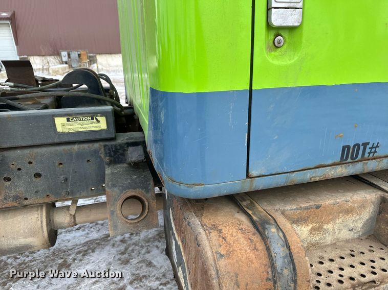 image for item DN0955 1993 International  4900 hook lift truck