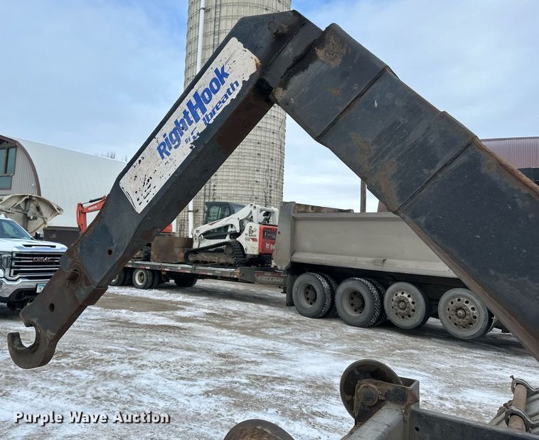 image for item DN0955 1993 International  4900 hook lift truck