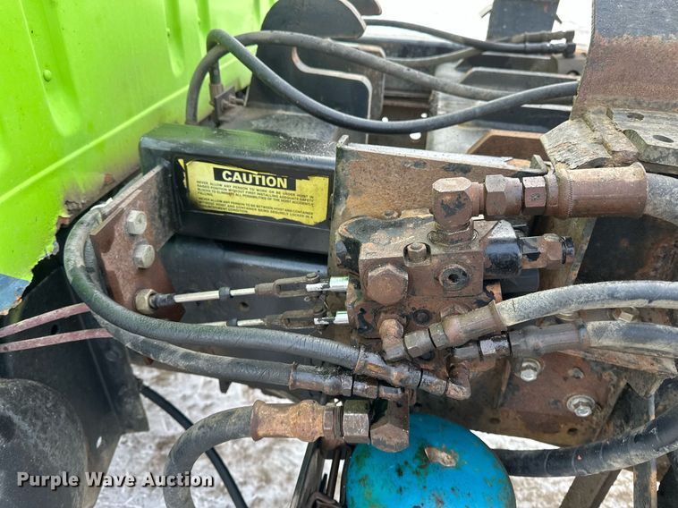 image for item DN0955 1993 International  4900 hook lift truck