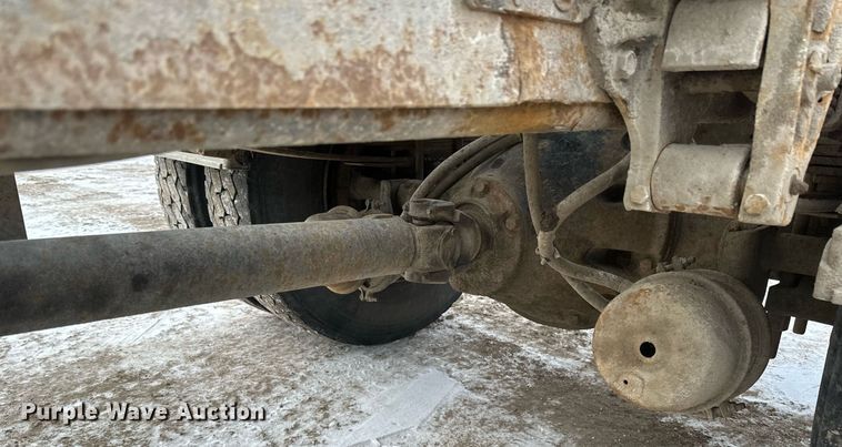 image for item DN0955 1993 International  4900 hook lift truck