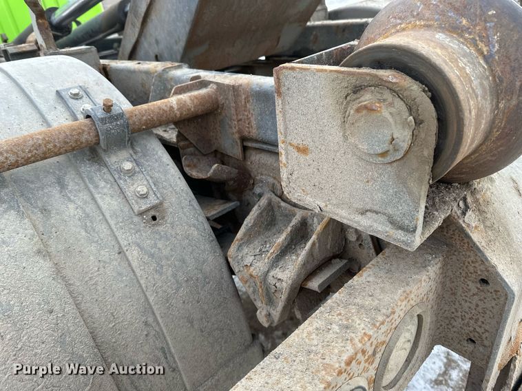 image for item DN0955 1993 International  4900 hook lift truck