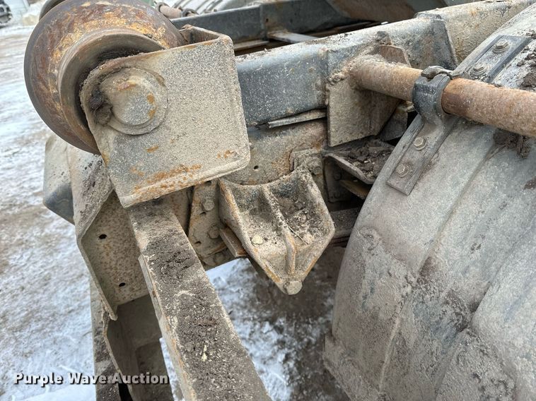 image for item DN0955 1993 International  4900 hook lift truck