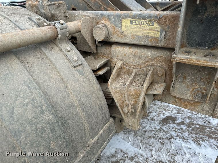 image for item DN0955 1993 International  4900 hook lift truck