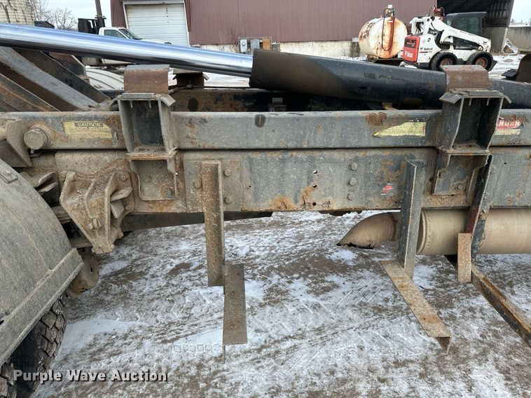 image for item DN0955 1993 International  4900 hook lift truck