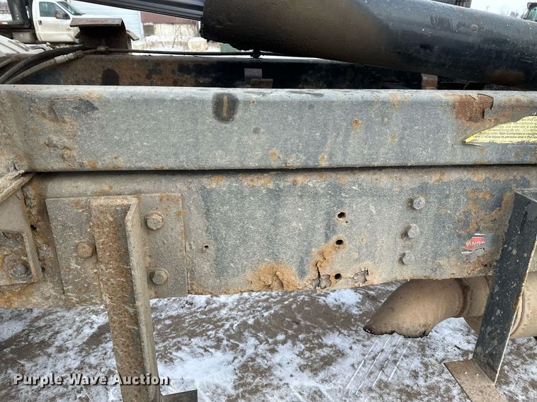 image for item DN0955 1993 International  4900 hook lift truck