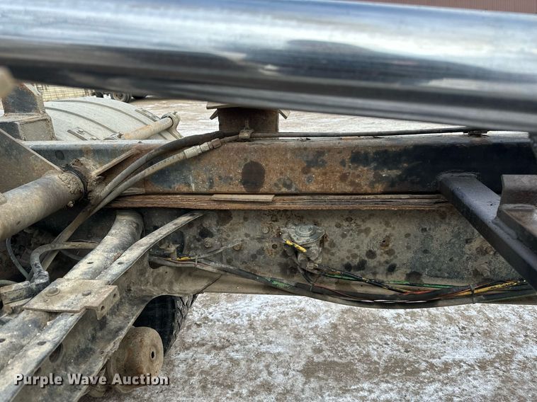 image for item DN0955 1993 International  4900 hook lift truck