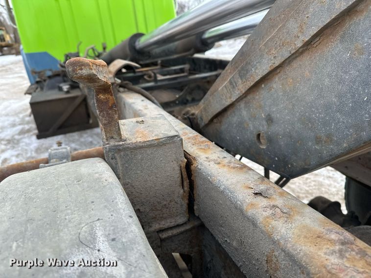 image for item DN0955 1993 International  4900 hook lift truck