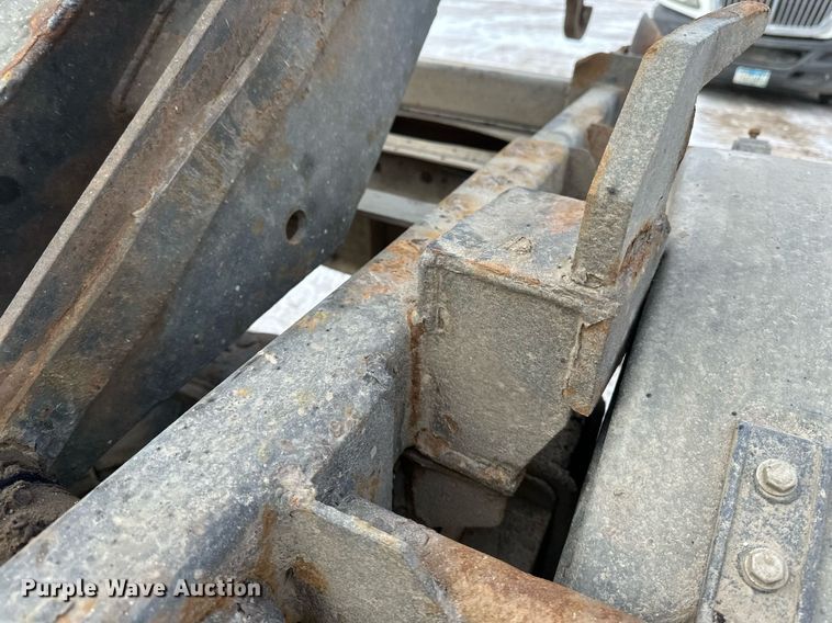 image for item DN0955 1993 International  4900 hook lift truck