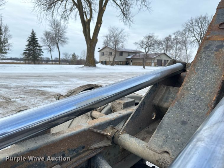 image for item DN0955 1993 International  4900 hook lift truck