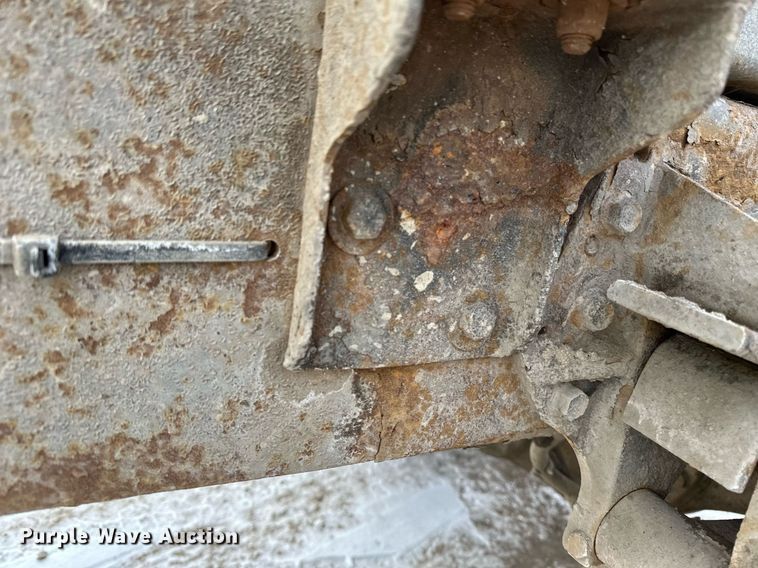 image for item DN0955 1993 International  4900 hook lift truck