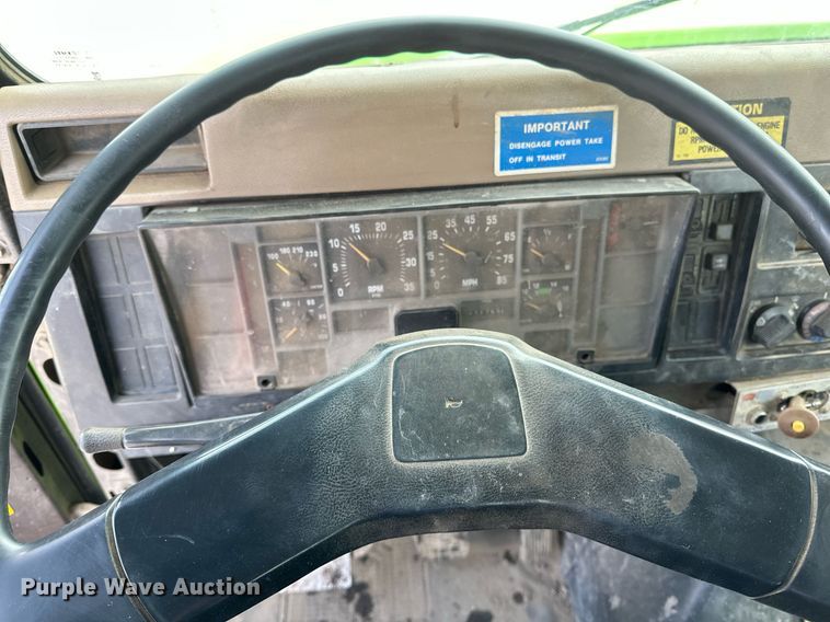 image for item DN0955 1993 International  4900 hook lift truck