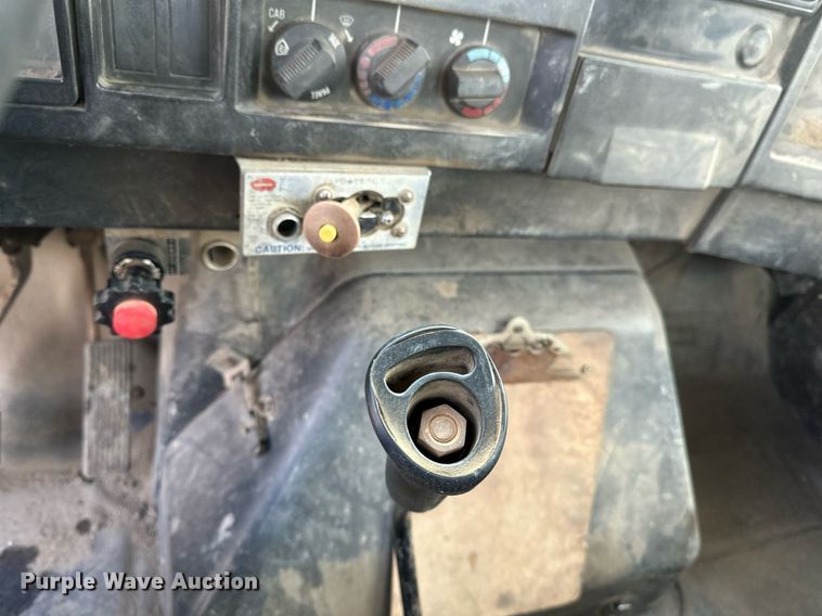 image for item DN0955 1993 International  4900 hook lift truck