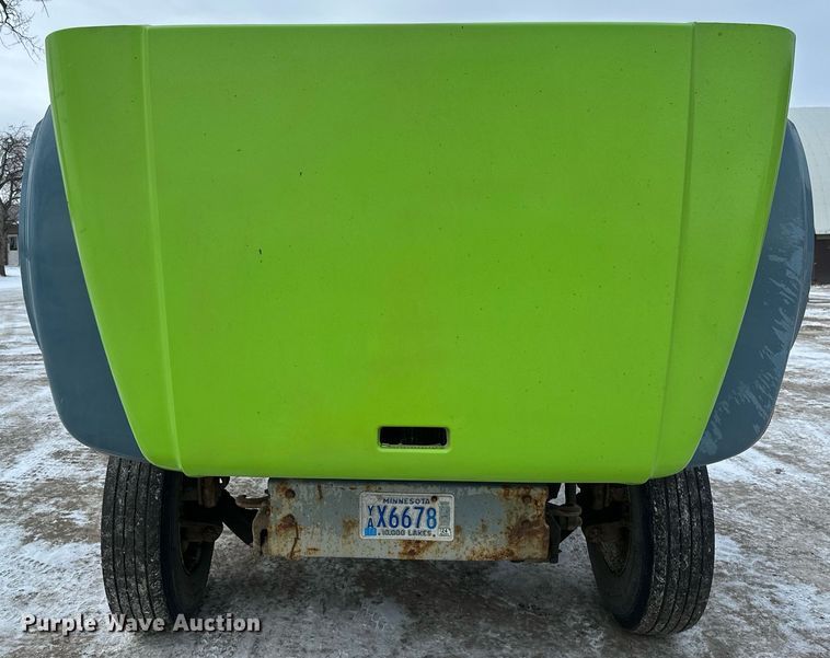 image for item DN0955 1993 International  4900 hook lift truck