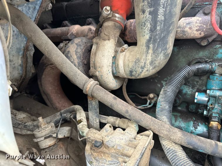 image for item DN0955 1993 International  4900 hook lift truck