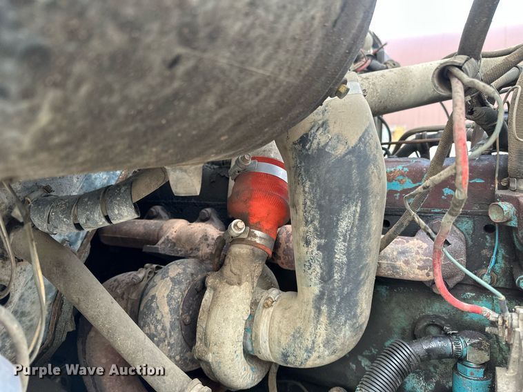 image for item DN0955 1993 International  4900 hook lift truck