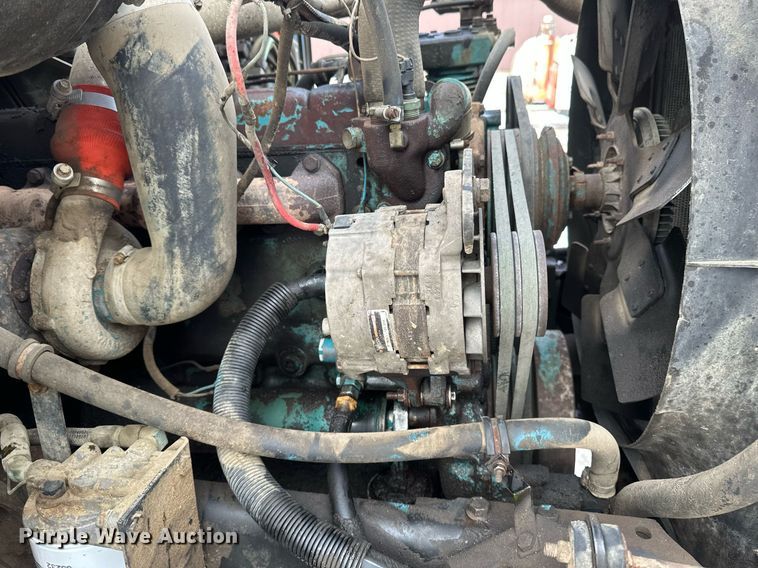 image for item DN0955 1993 International  4900 hook lift truck