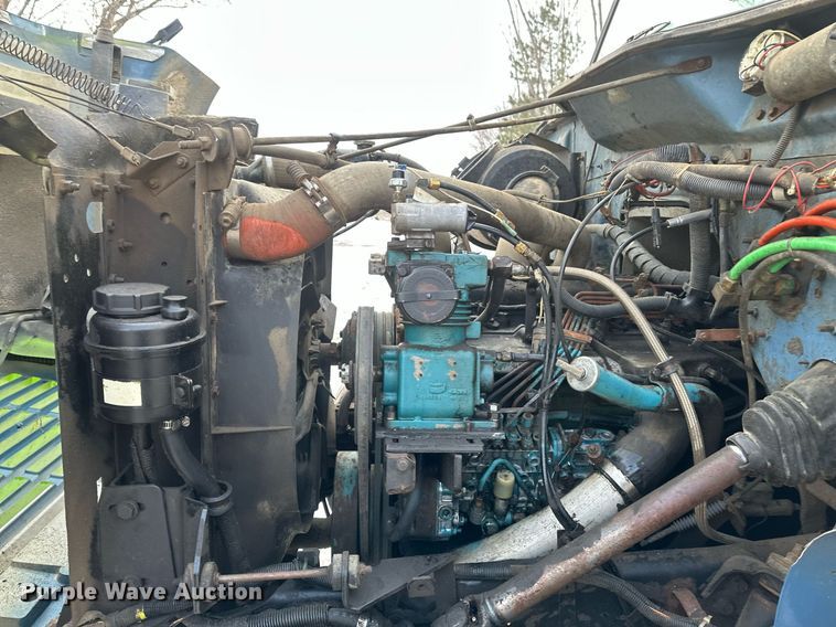 image for item DN0955 1993 International  4900 hook lift truck