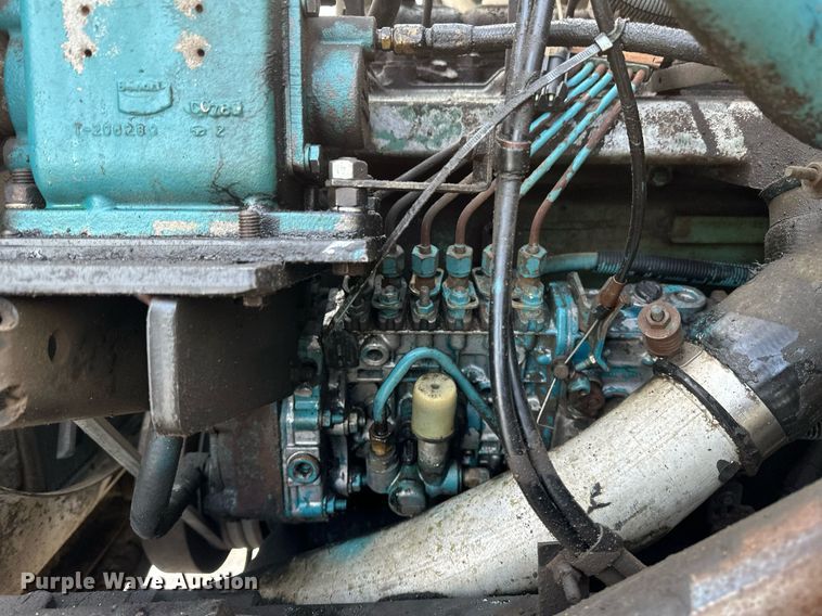 image for item DN0955 1993 International  4900 hook lift truck