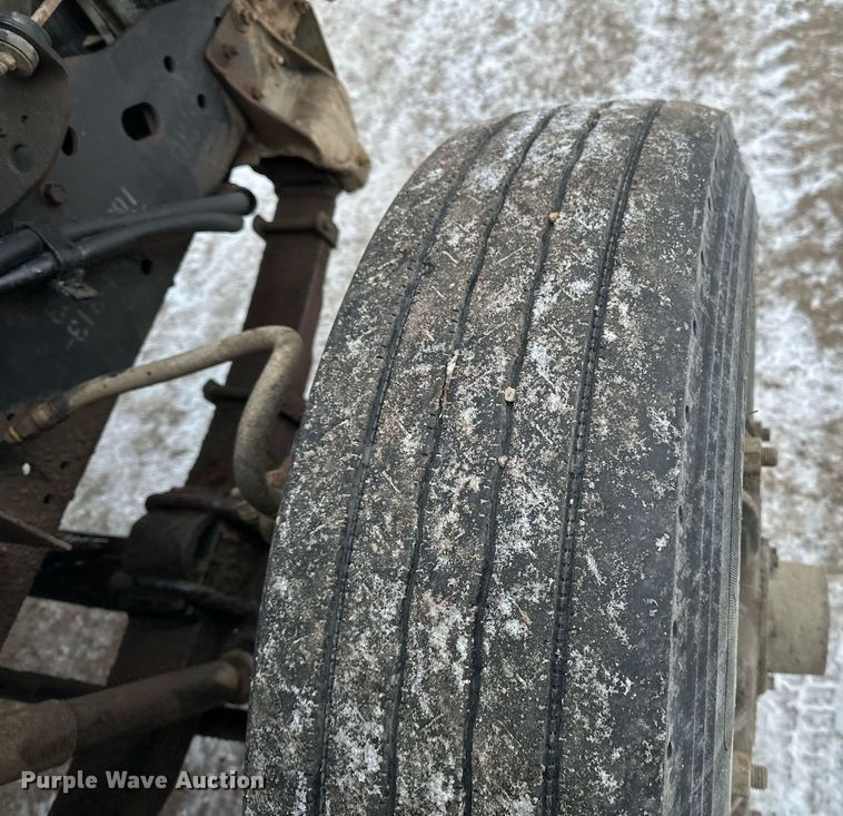 image for item DN0955 1993 International  4900 hook lift truck