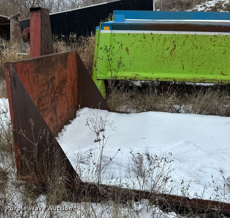 image for item DN0955 1993 International  4900 hook lift truck