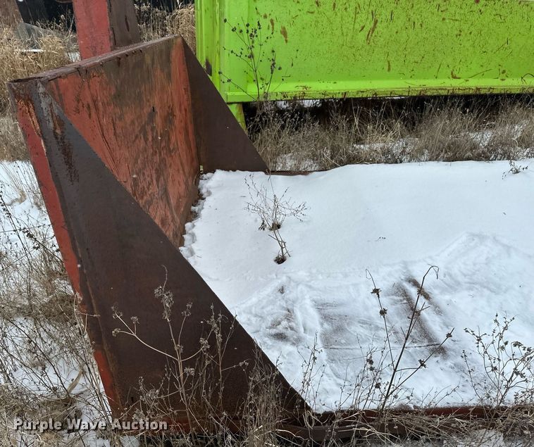 image for item DN0955 1993 International  4900 hook lift truck