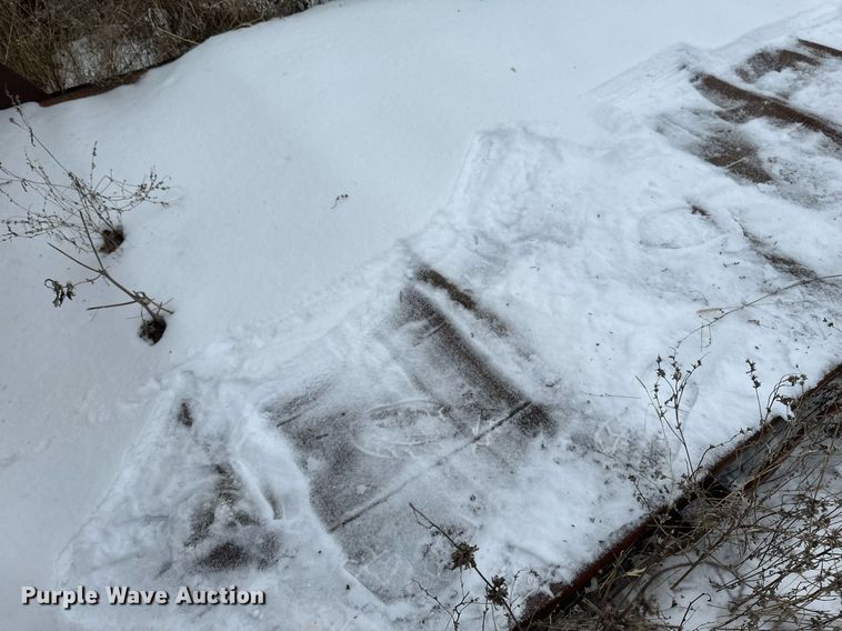 image for item DN0955 1993 International  4900 hook lift truck