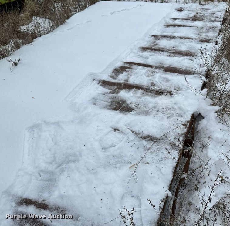 image for item DN0955 1993 International  4900 hook lift truck