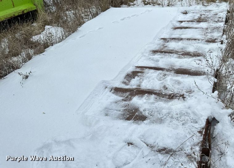 image for item DN0955 1993 International  4900 hook lift truck