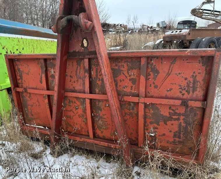 image for item DN0955 1993 International  4900 hook lift truck