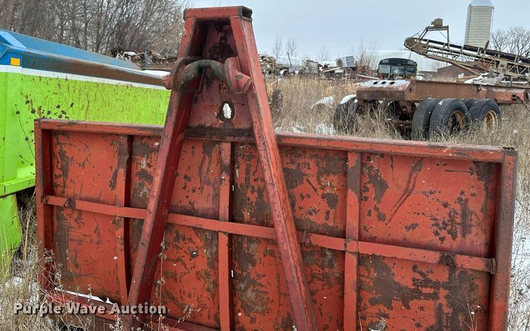 image for item DN0955 1993 International  4900 hook lift truck