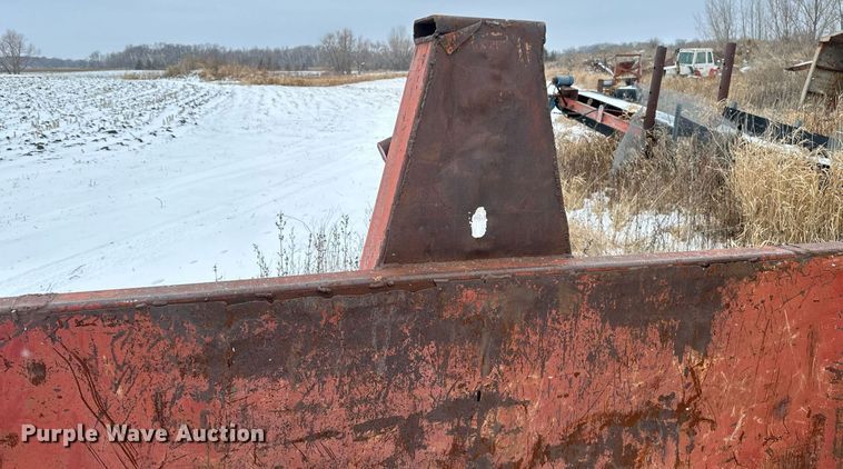 image for item DN0955 1993 International  4900 hook lift truck