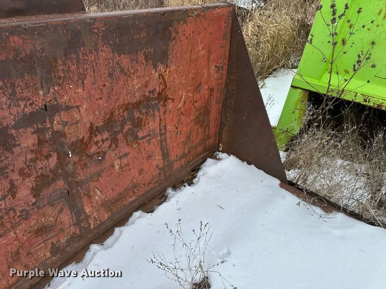 image for item DN0955 1993 International  4900 hook lift truck