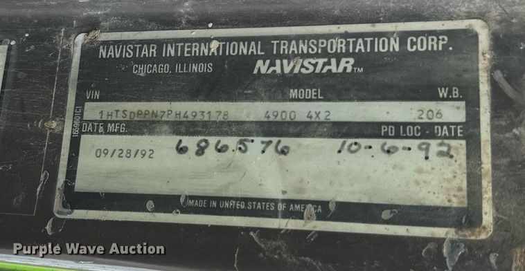 image for item DN0955 1993 International  4900 hook lift truck