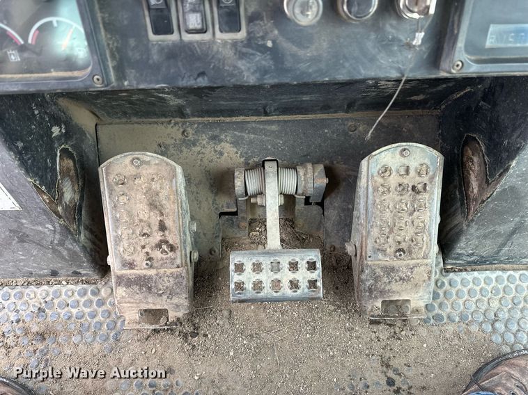 image for item DN0956 1997 Caterpillar  953C track loader