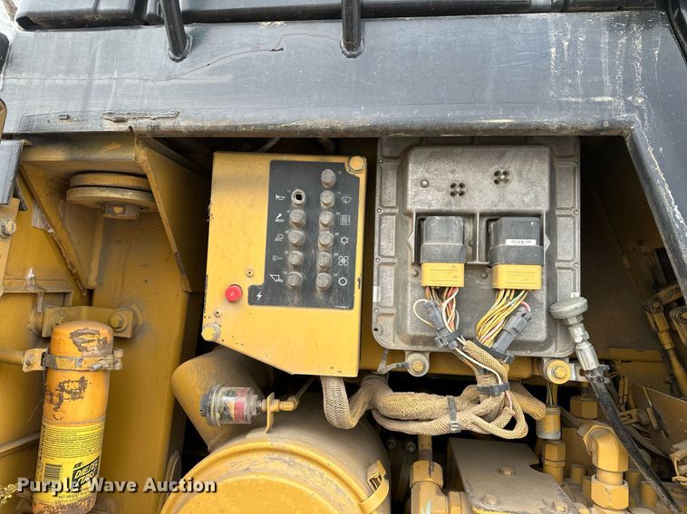 image for item DN0956 1997 Caterpillar  953C track loader