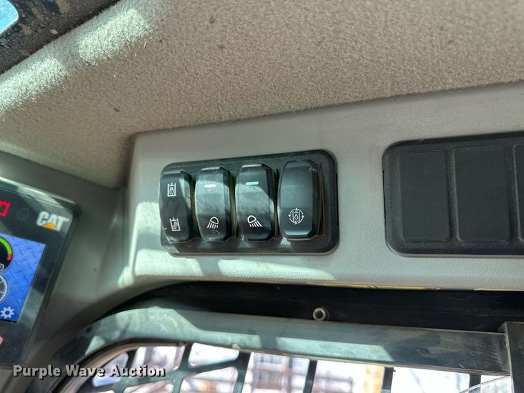 image for item DN0969 2021 Caterpillar  299D3 tracked skid steer loader