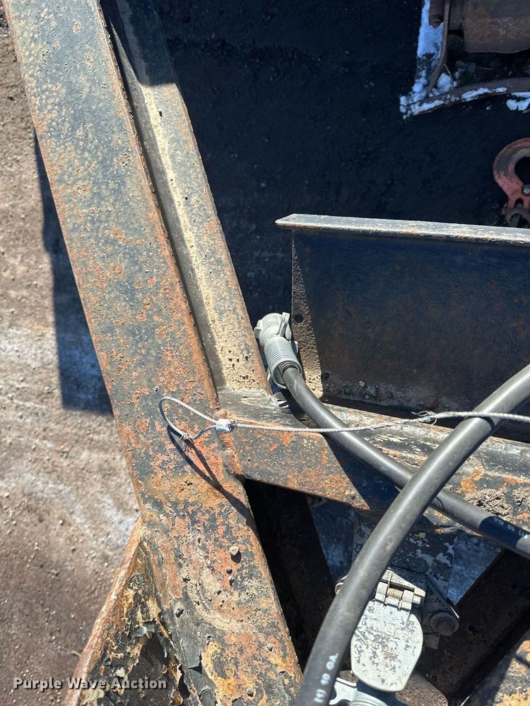 image for item DN0974 1990 Interstate equipment trailer