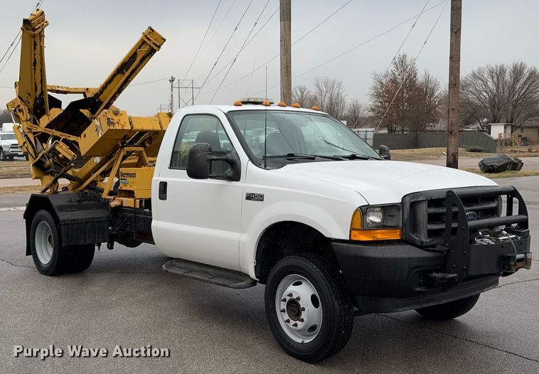 image for item DO0247 2001 Ford F450 Super Duty truck cab and chassis with tree spade