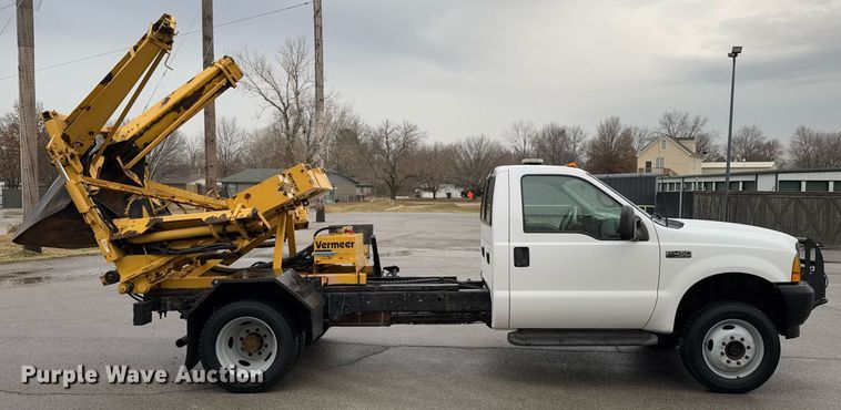 image for item DO0247 2001 Ford F450 Super Duty truck cab and chassis with tree spade